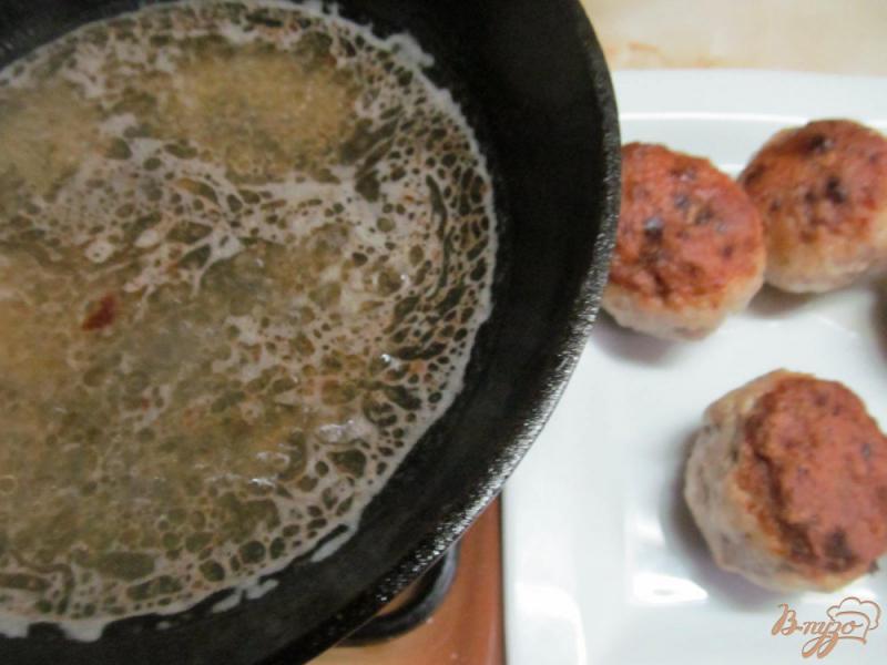 Фото приготовление рецепта: Котлеты из телятины в сливочном соусе шаг №7