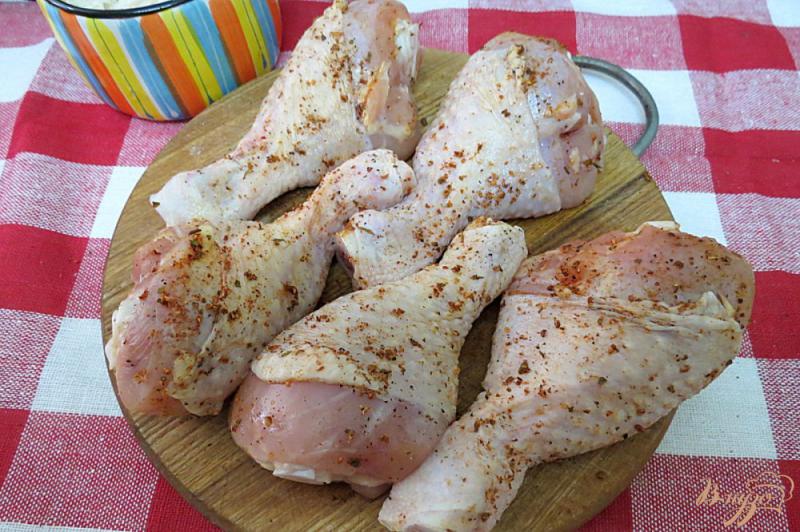 Фото приготовление рецепта: Куриные голени с рисом шаг №6