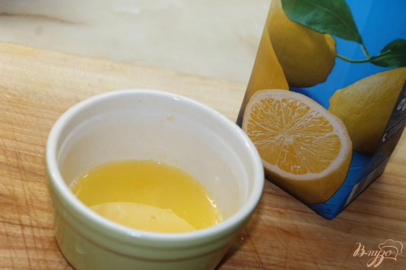 Фото приготовление рецепта: Салатная заправка с апельсиновым фрешем и соком лимона шаг №2