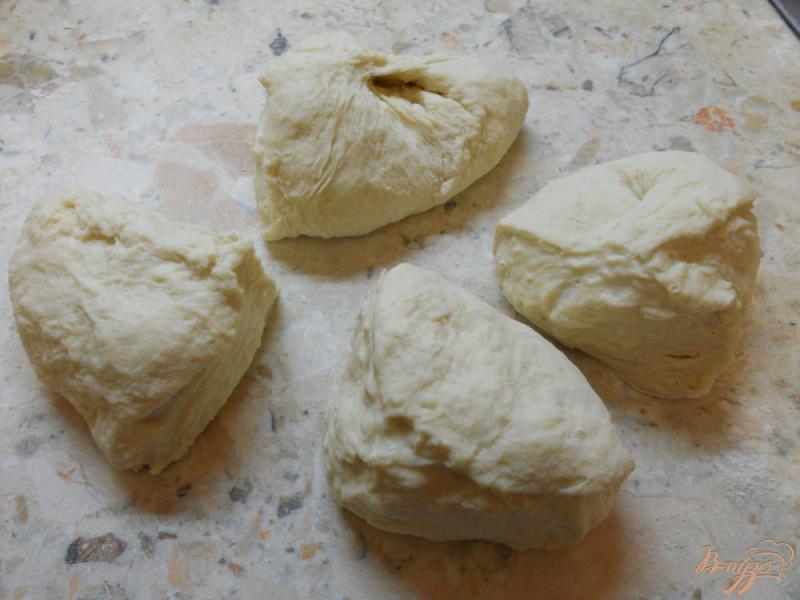 Фото приготовление рецепта: Хлеб на рассоле с сыром и чесноком в хлебопечке шаг №2
