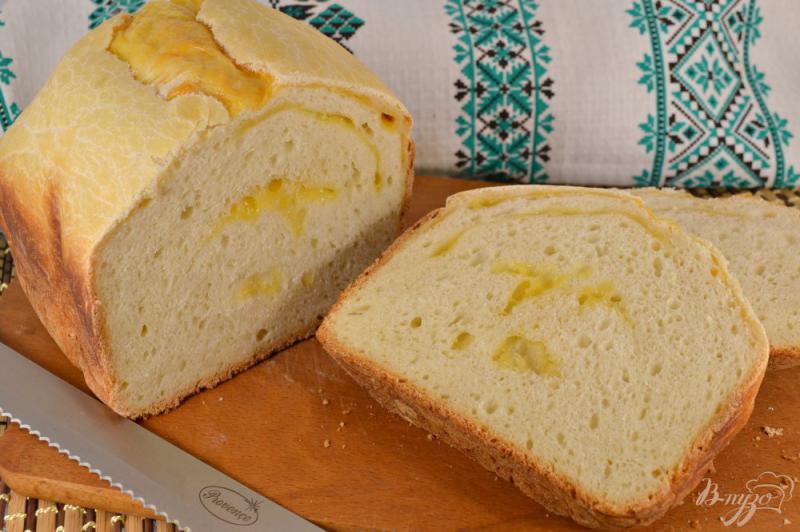 Фото приготовление рецепта: Хлеб на рассоле с сыром и чесноком в хлебопечке шаг №6