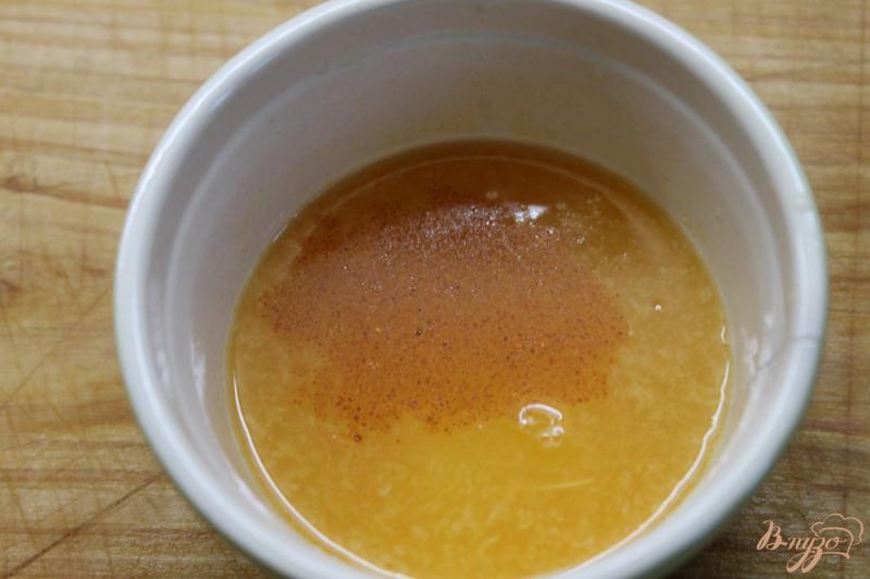 Фото приготовление рецепта: Салатная заправка из апельсинового сока и базилика шаг №4