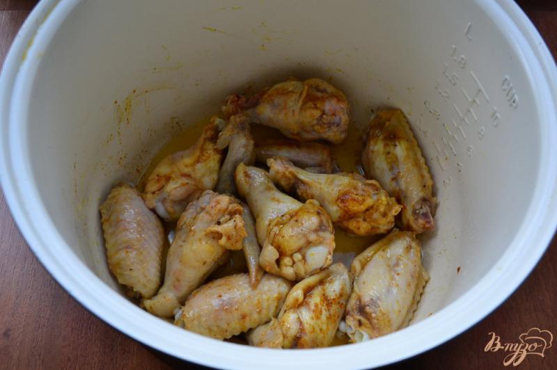 Фото приготовление рецепта: Куриные крылышки с рисом в мультиварке шаг №1