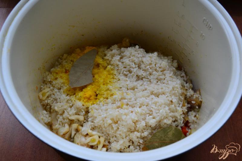 Фото приготовление рецепта: Куриные крылышки с рисом в мультиварке шаг №3