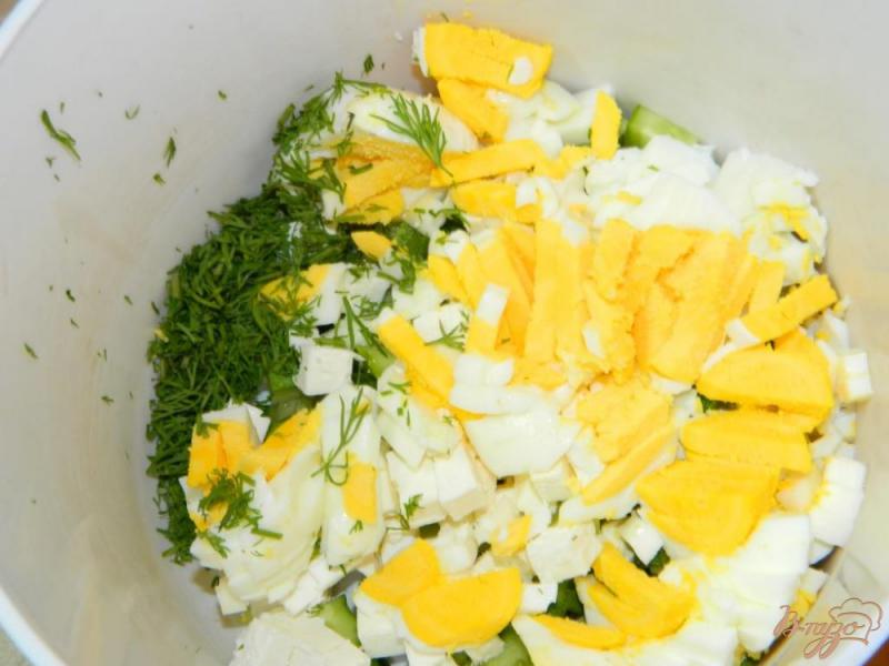 Фото приготовление рецепта: Салат с креветками и брынзой шаг №3
