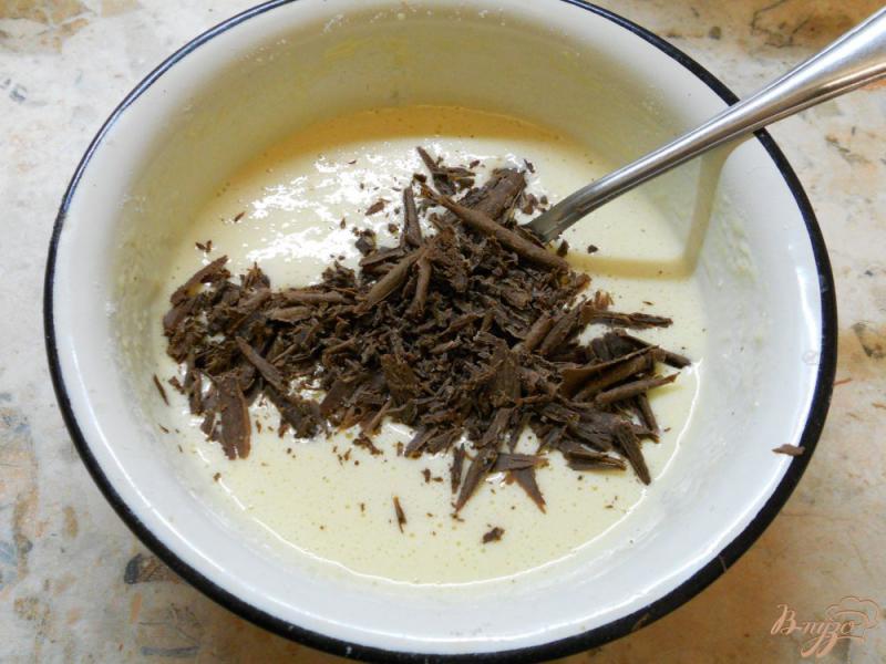Фото приготовление рецепта: Бисквит с шоколадом в микроволновке шаг №5