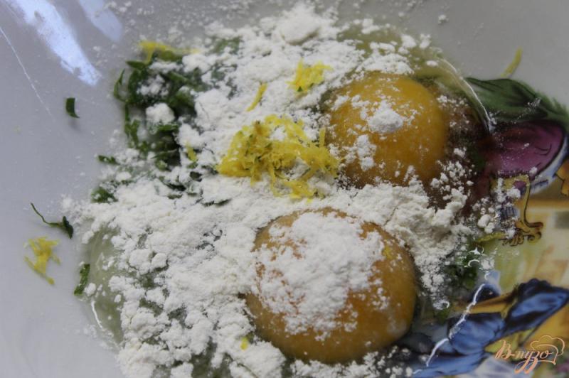 Фото приготовление рецепта: Рыбное филе в яичном кляре с зеленью шаг №3