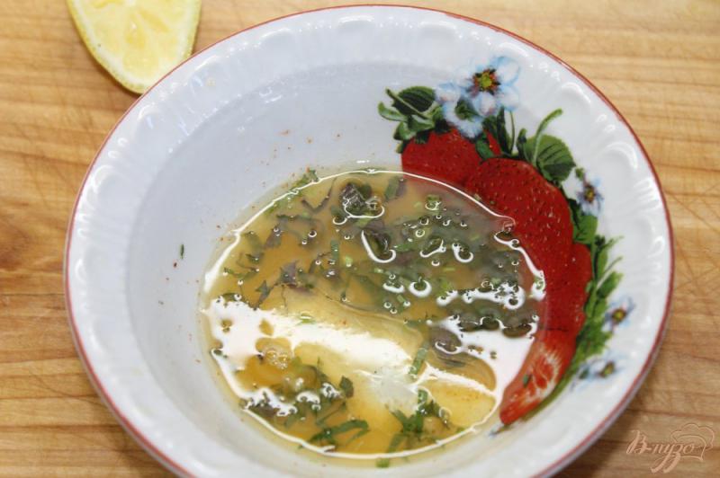 Фото приготовление рецепта: Мятно - апельсиновая заправка для рыбных салатов шаг №4