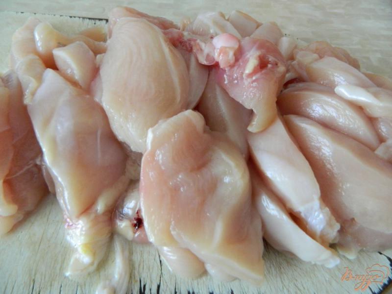 Фото приготовление рецепта: Куриный гуляш в сметанном соусе шаг №1