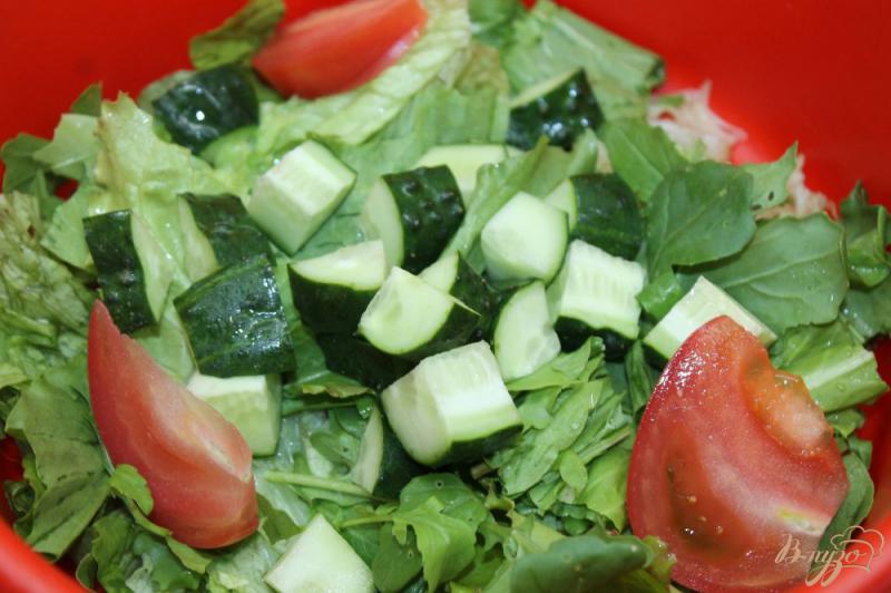 Фото приготовление рецепта: Овощной салат со свежими шампиньонами шаг №3