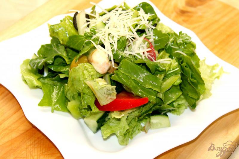 Фото приготовление рецепта: Овощной салат со свежими шампиньонами шаг №6