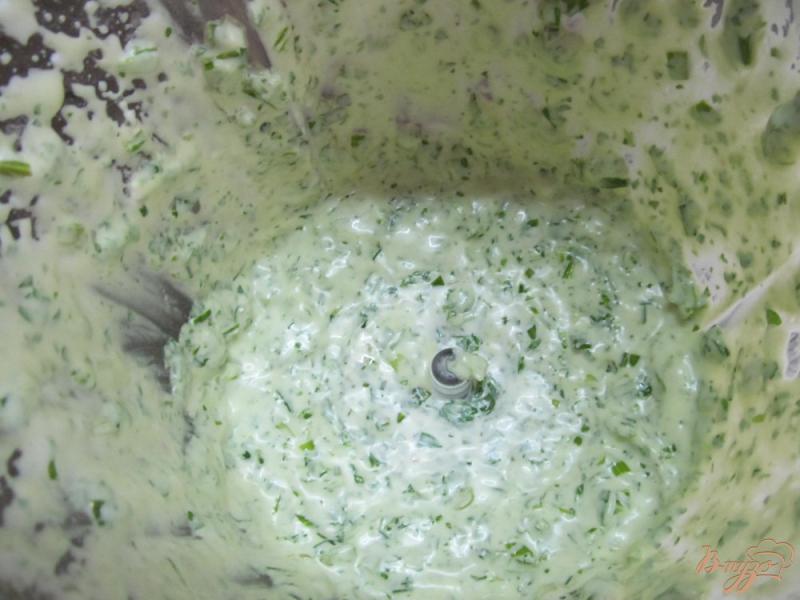Фото приготовление рецепта: Зеленая салатная заправка шаг №3