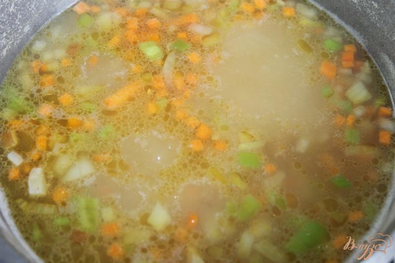 Фото приготовление рецепта: Гороховый суп с беконом и курицей шаг №5