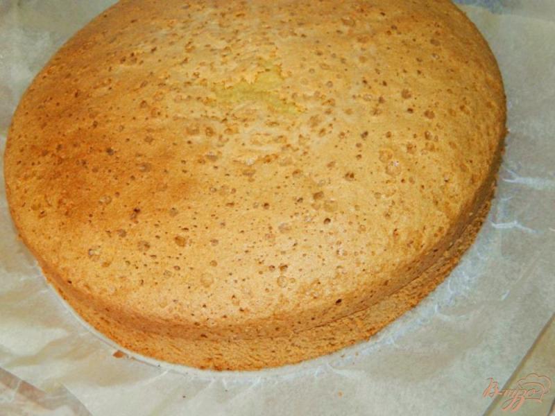 Фото приготовление рецепта: Классический ванильный бисквит для торта шаг №4