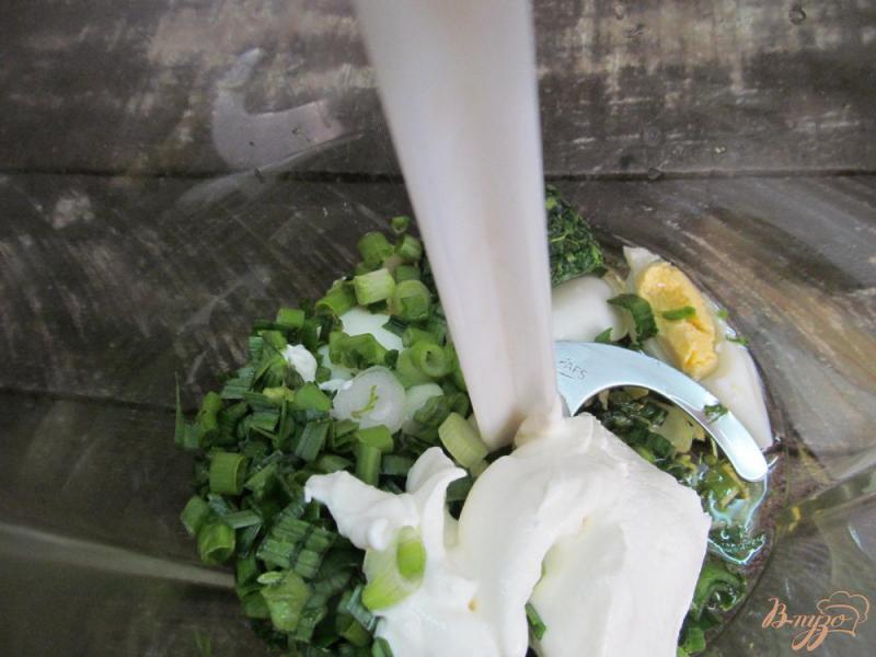 Фото приготовление рецепта: Соус на йогурте для мяса и рыбы шаг №4