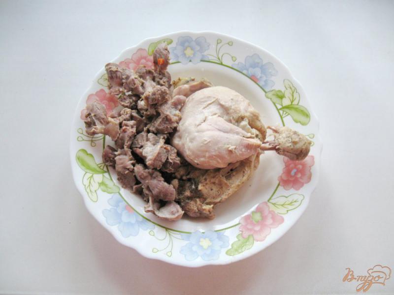 Фото приготовление рецепта: Холодец из куриных желудков и курицы шаг №5