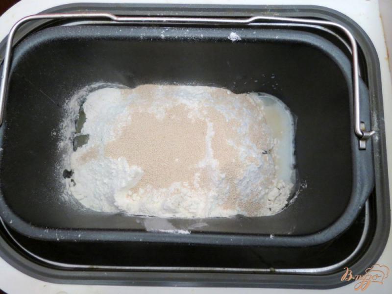 Фото приготовление рецепта: Дрожжевой пирог с шампиньонами шаг №3
