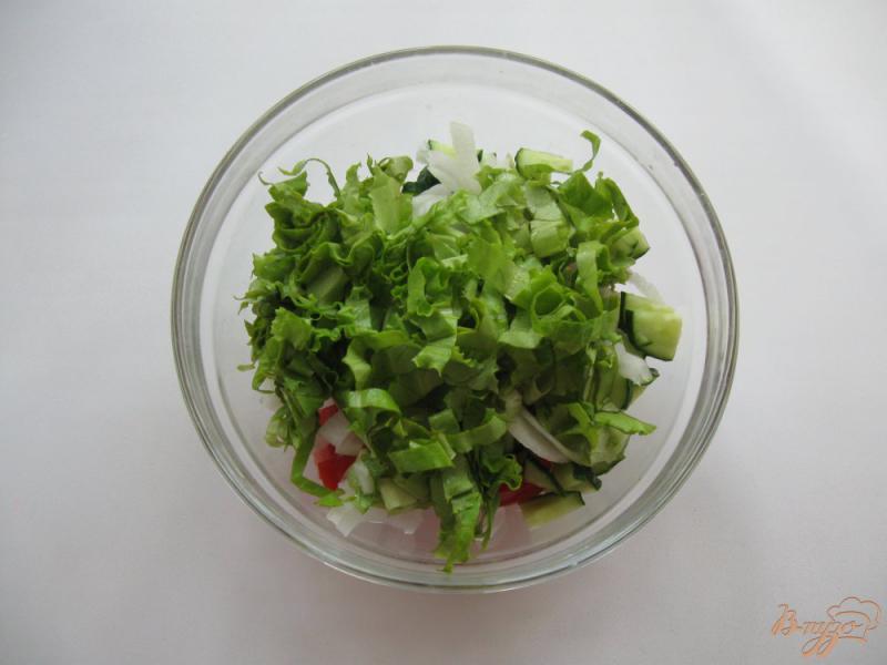 Фото приготовление рецепта: Салат из редиса с сыром шаг №5