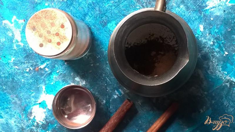 Фото приготовление рецепта: Кофе с какао и корицей шаг №3