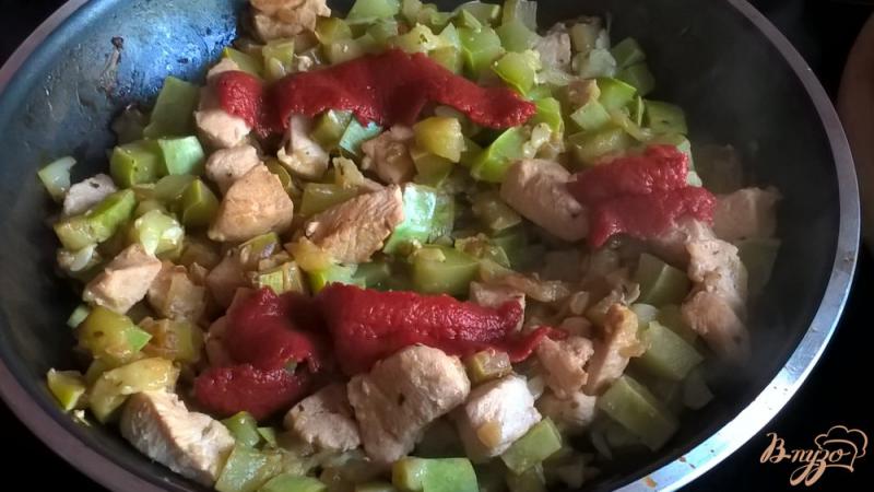 Фото приготовление рецепта: Рагу из кабачков с куриным филе шаг №4