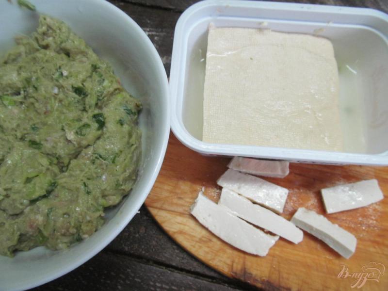 Фото приготовление рецепта: Котлеты с сыром тофу шаг №3