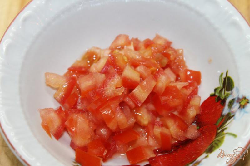 Фото приготовление рецепта: Тосты с грибами, помидорами и базиликом шаг №1
