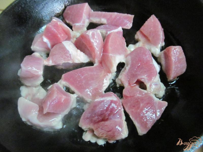 Фото приготовление рецепта: Свинина с овощами запеченная в горшочке шаг №1