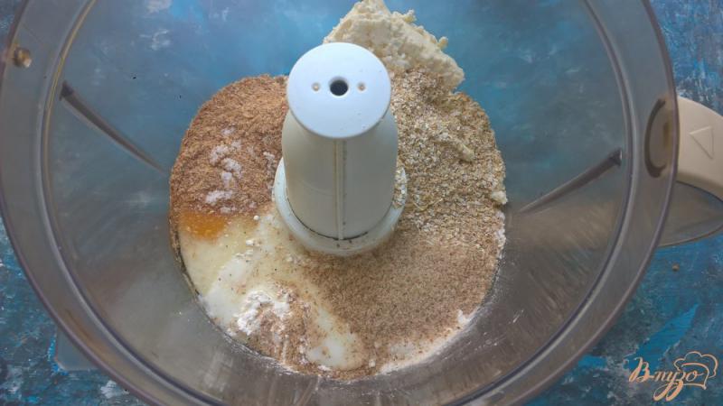 Фото приготовление рецепта: Пирог без муки с курицей и грибами шаг №2