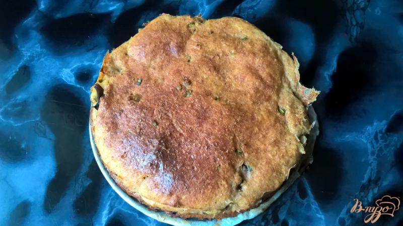 Фото приготовление рецепта: Пирог без муки с курицей и грибами шаг №9
