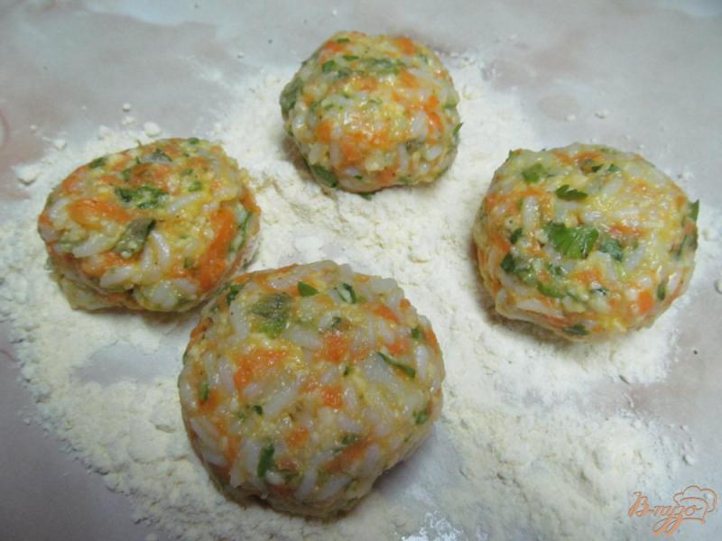 Фото приготовление рецепта: Морковные биточки с рисом шаг №3