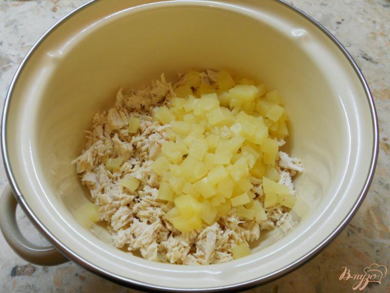 Фото приготовление рецепта: Салат с курицей и ананасом в тарталетках шаг №1