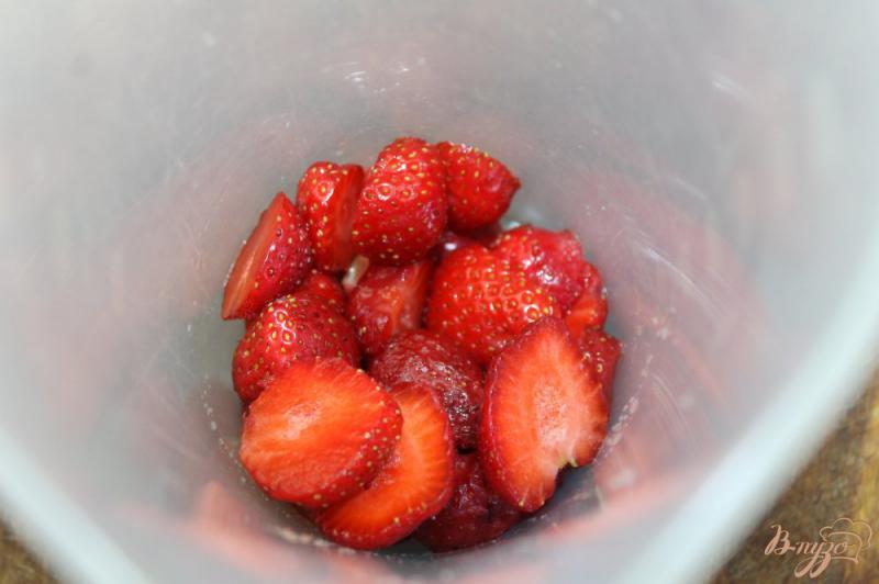 Фото приготовление рецепта: Быстрое ягодное мороженое с цедрой лайма шаг №1