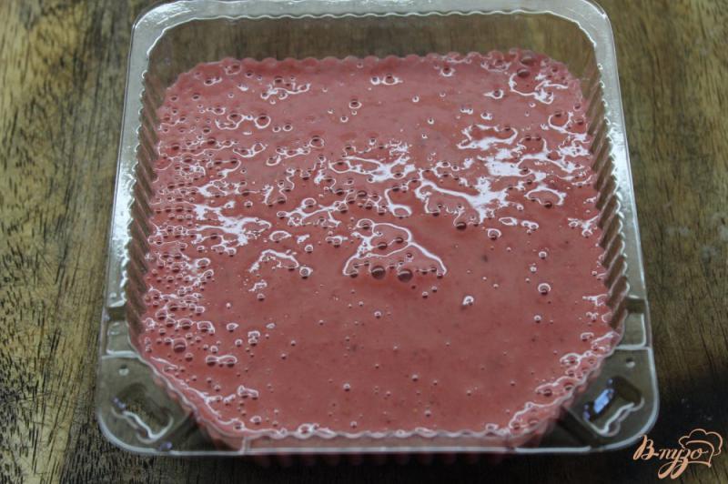 Фото приготовление рецепта: Быстрое ягодное мороженое с цедрой лайма шаг №6