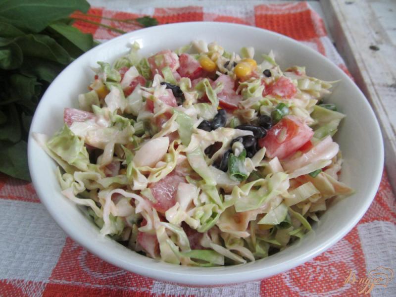 Фото приготовление рецепта: Овощной салат с фасолью и кукурузой шаг №4