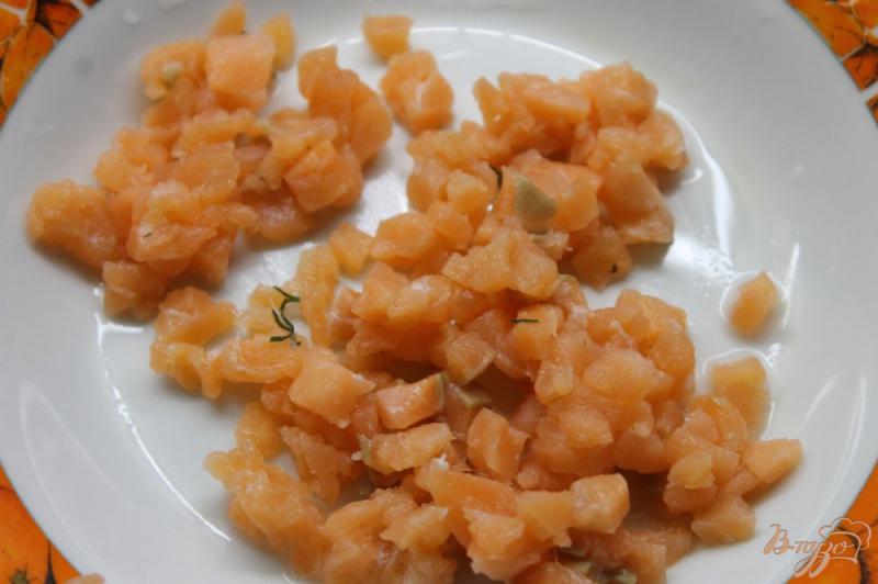Фото приготовление рецепта: Гренки со шпинатом, соленой семгой и помидором шаг №1
