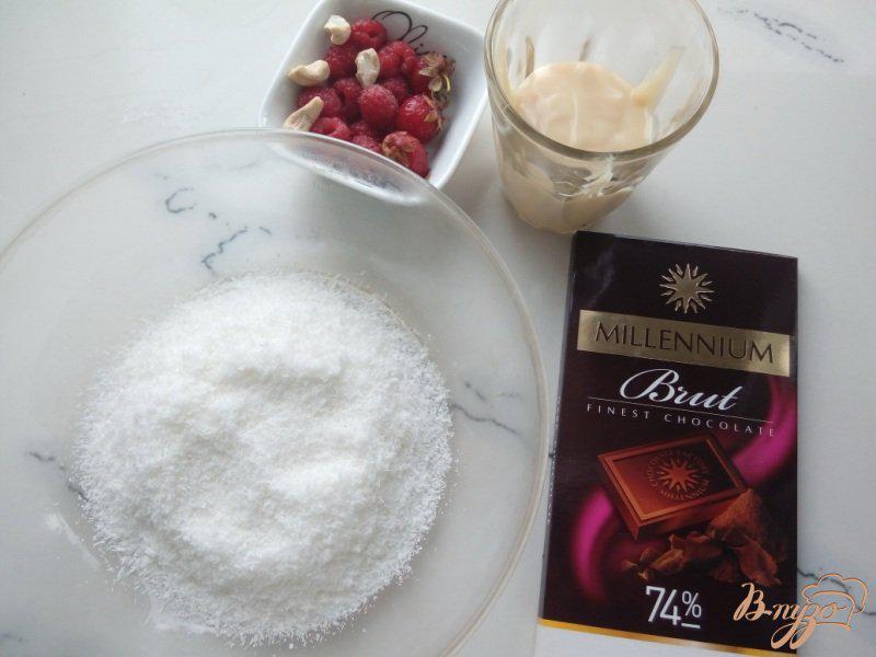 Фото приготовление рецепта: Домашние кокосовые конфеты с ягодами или орехами шаг №1