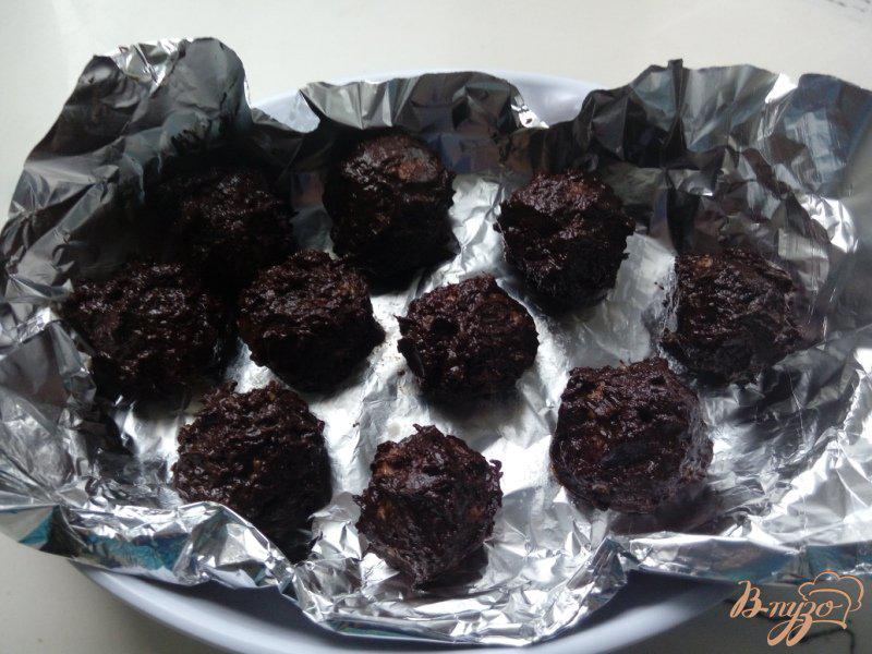 Фото приготовление рецепта: Домашние кокосовые конфеты с ягодами или орехами шаг №5