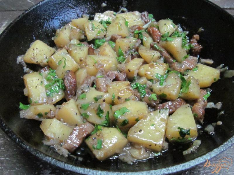 Фото приготовление рецепта: Жаркое с картофелем и чесноком шаг №7