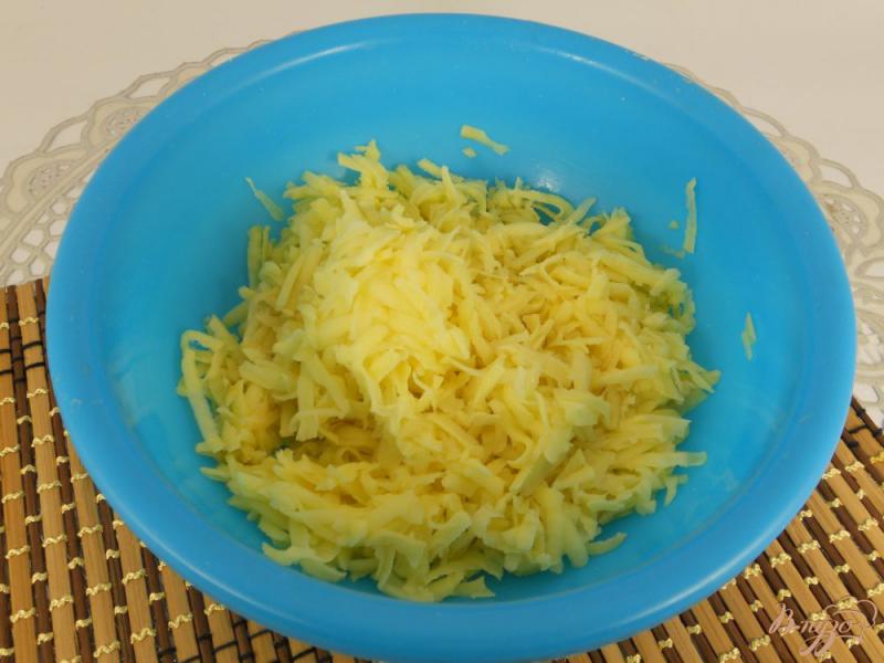 Фото приготовление рецепта: Картофельная лепешка к завтраку шаг №1