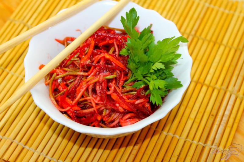 Фото приготовление рецепта: Свекла с кабачками и морковью по  - корейски шаг №5