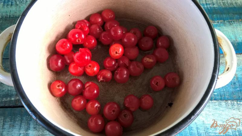 Фото приготовление рецепта: Сладкие гренки с вишневым соусом шаг №5