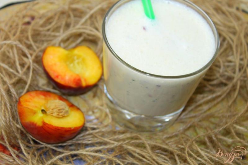 Фото приготовление рецепта: Персиковый молочный коктейль с мятой шаг №5