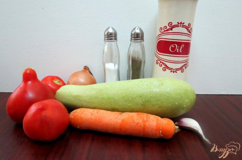 Фото приготовление рецепта: Икра кабачковая с помидором и морковью шаг №1