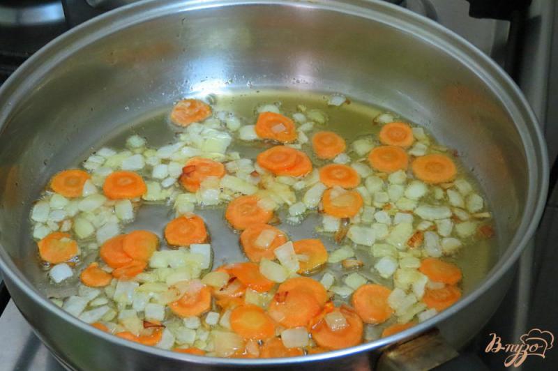 Фото приготовление рецепта: Икра кабачковая с помидором и морковью шаг №5