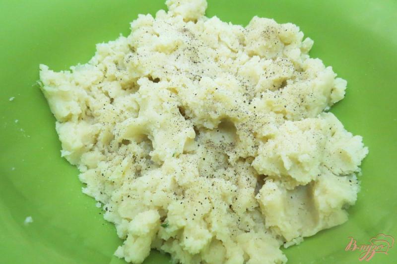Фото приготовление рецепта: Зразы картофельные с луком и яйцом шаг №5