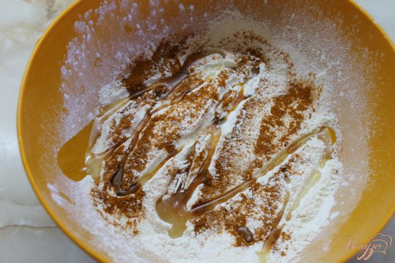 Фото приготовление рецепта: Тесто на равиоли с куркумой шаг №2