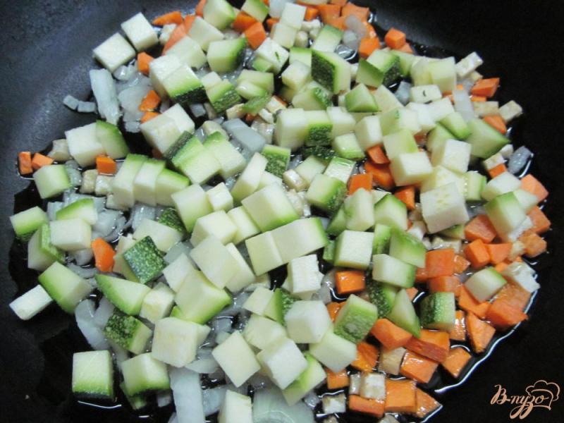 Фото приготовление рецепта: Теплый салат с чечевицей шаг №4