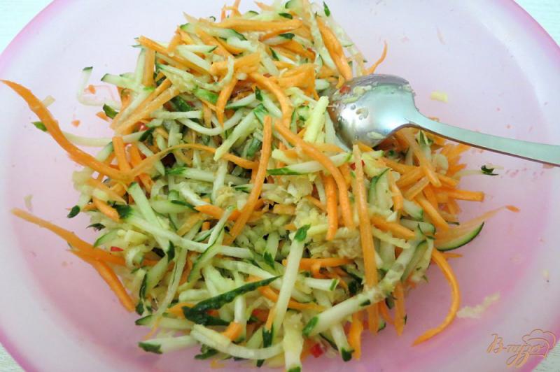 Фото приготовление рецепта: Салат овощной а-ля по-тайски шаг №6
