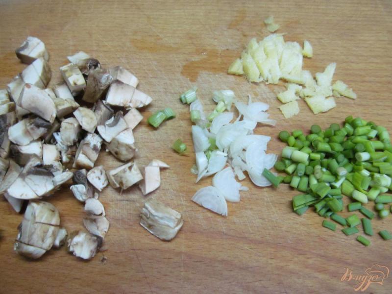 Фото приготовление рецепта: Овощной суп на курином бульоне в азиатском стиле шаг №1