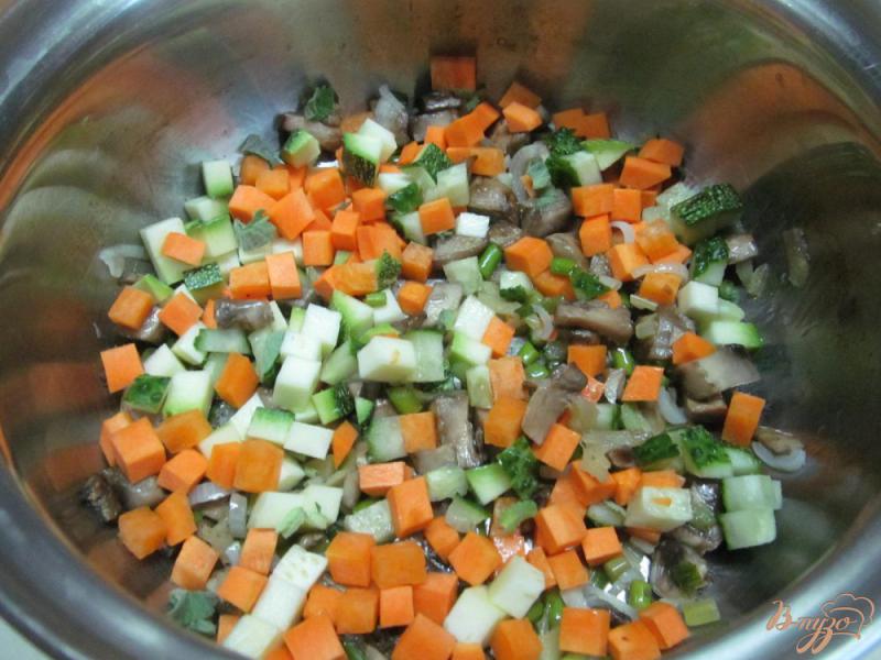 Фото приготовление рецепта: Овощной суп на курином бульоне в азиатском стиле шаг №4
